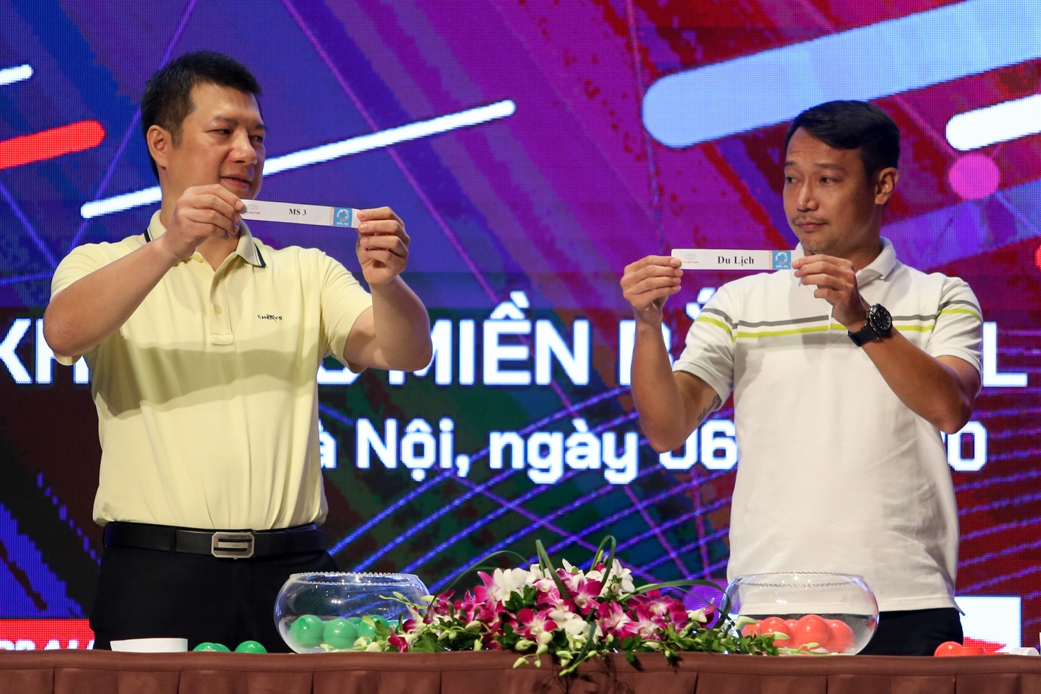 Van Quyet da phui anh 1