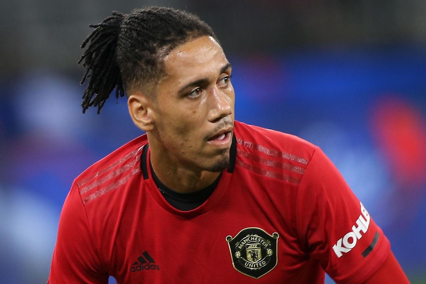 Co dong vien tuc gian vi MU ban Smalling hinh anh