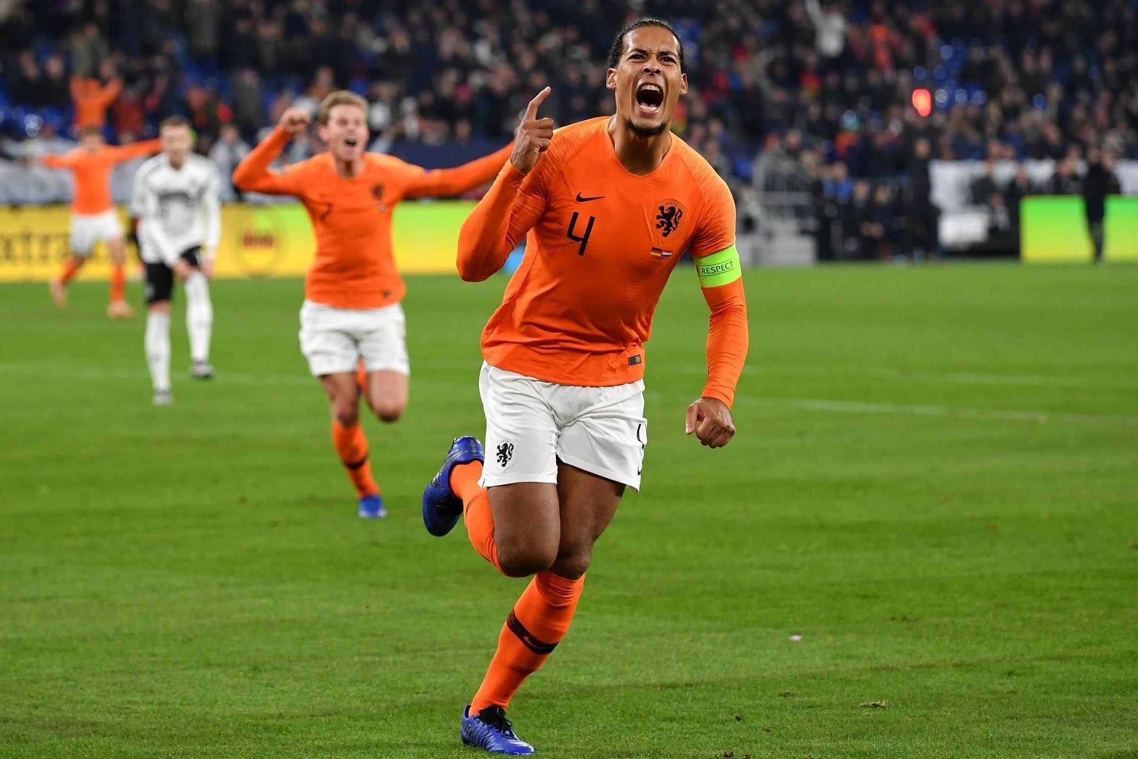 Cau thu dat gia nhat the gioi anh 8