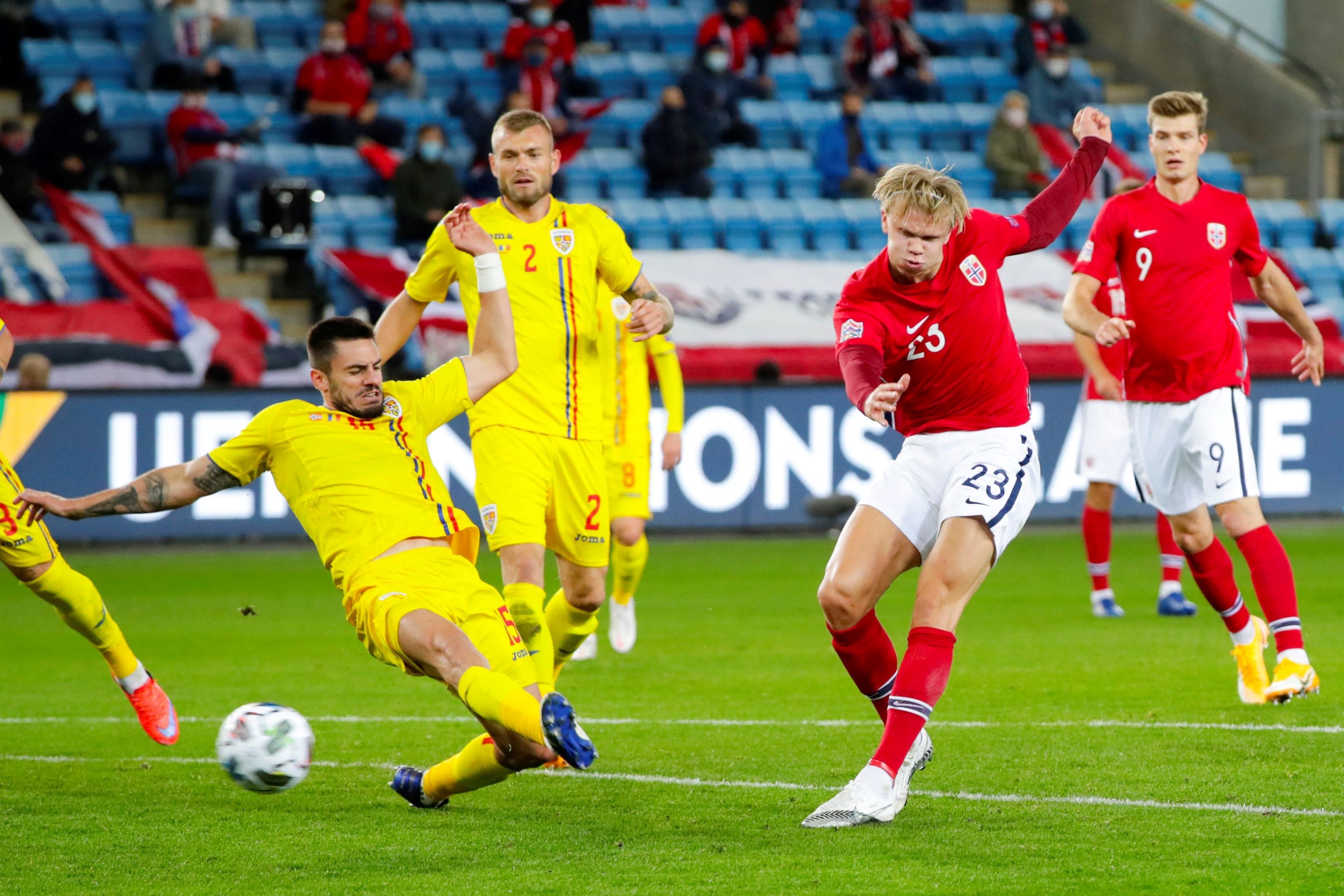 Haaland lap hat-trick anh 1