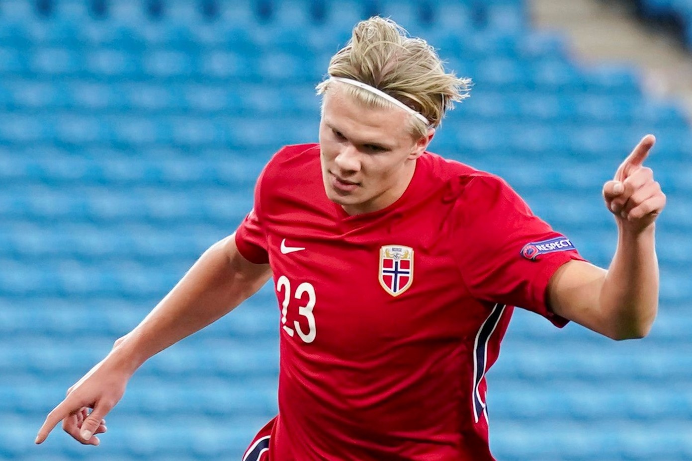 Haaland lap hat-trick dau tien cho tuyen Na Uy hinh anh