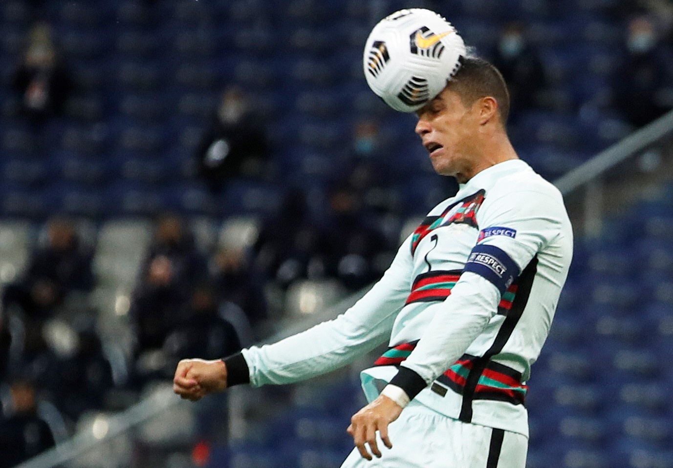 Phap dau voi Bo Dao Nha anh 8