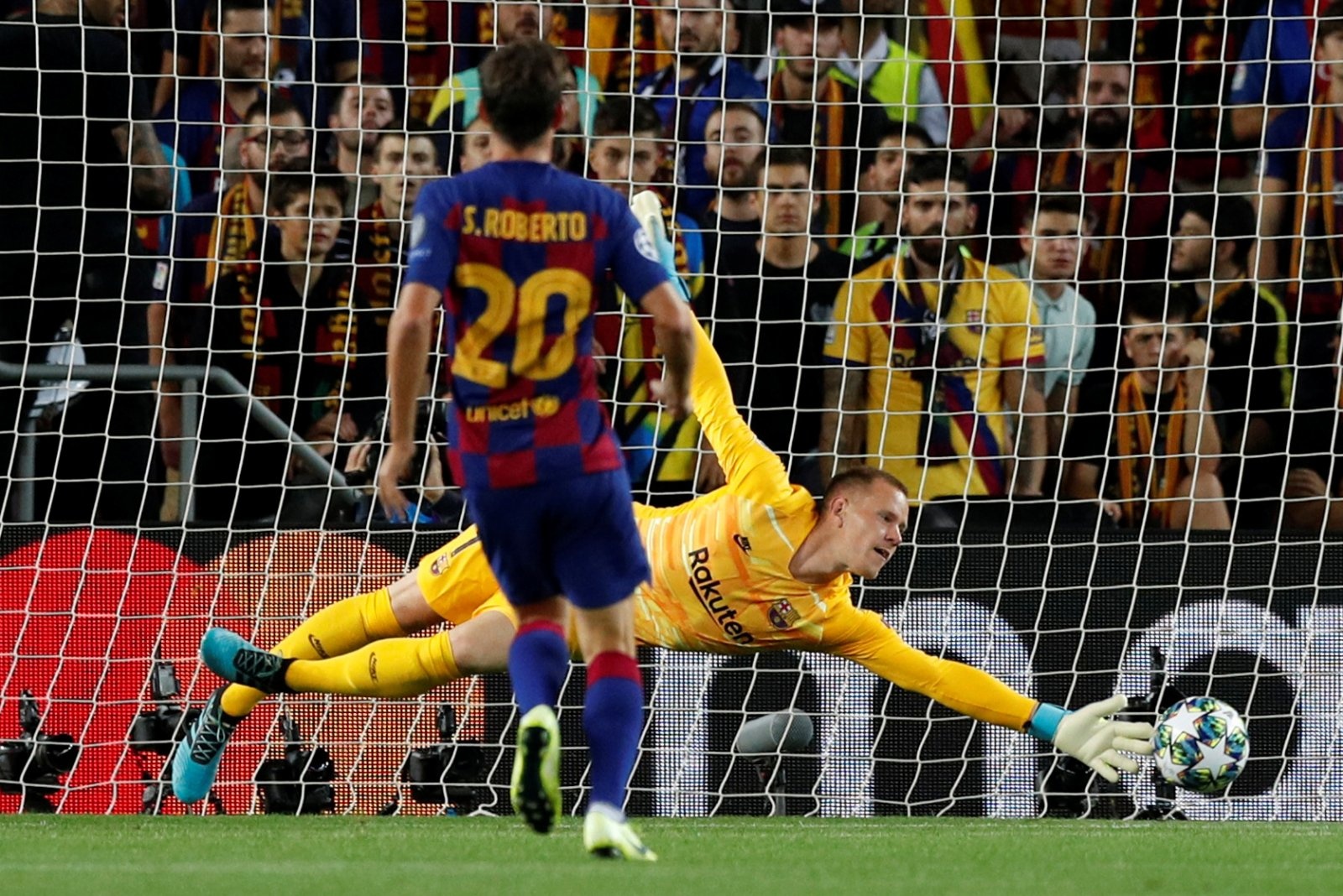 Ter Stegen doi tang luong anh 1