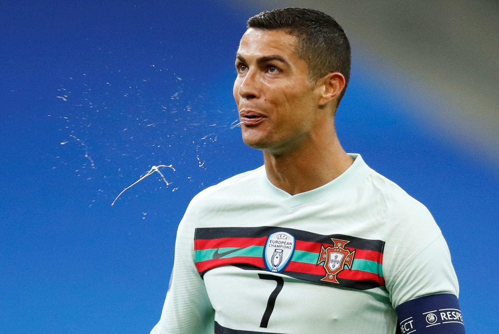 Ronaldo nhiem Covid-19 anh 1