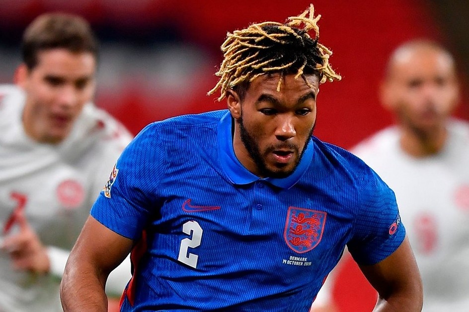 Hau ve Chelsea nhan the do sau khi tran dau ket thuc hinh anh