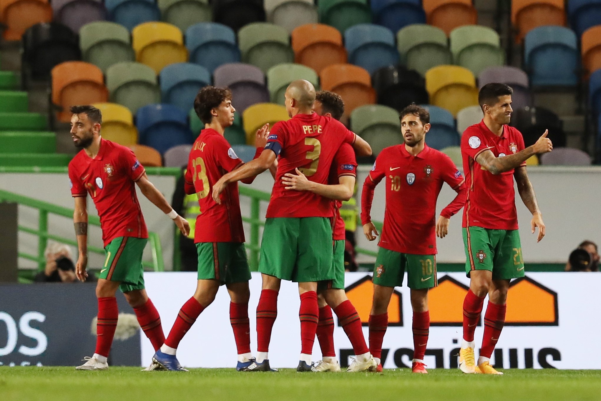 Ronaldo nhiem Covid-19 anh 9