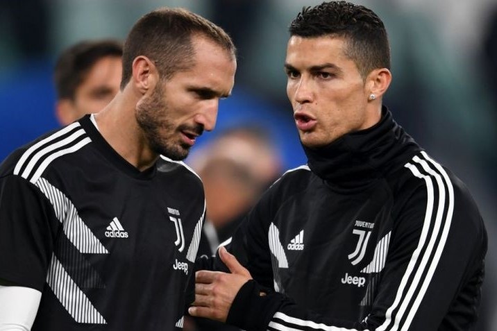 Chiellini: 'Ronaldo van on va dang tam nang' hinh anh