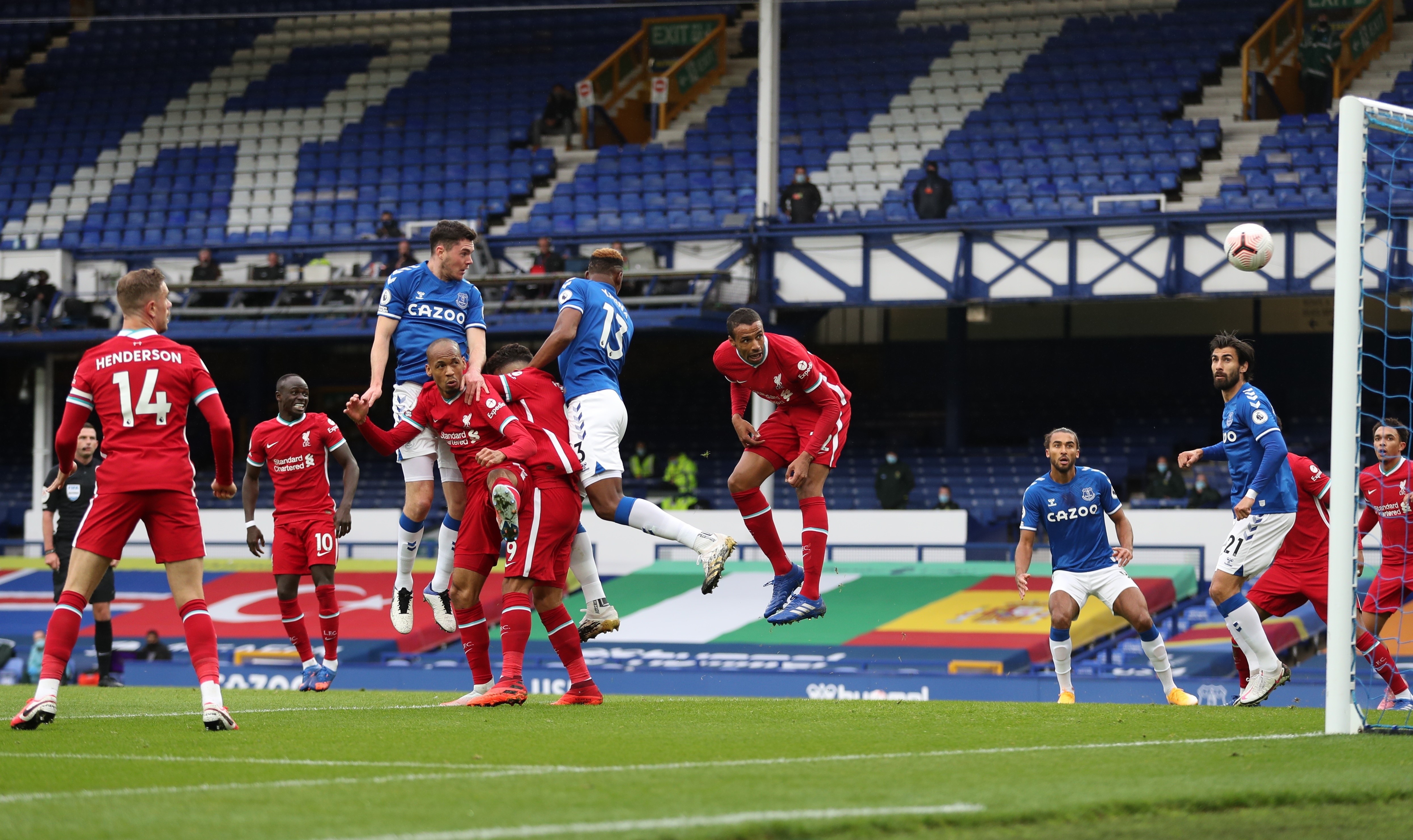 James Rodriguez toa sang anh 4