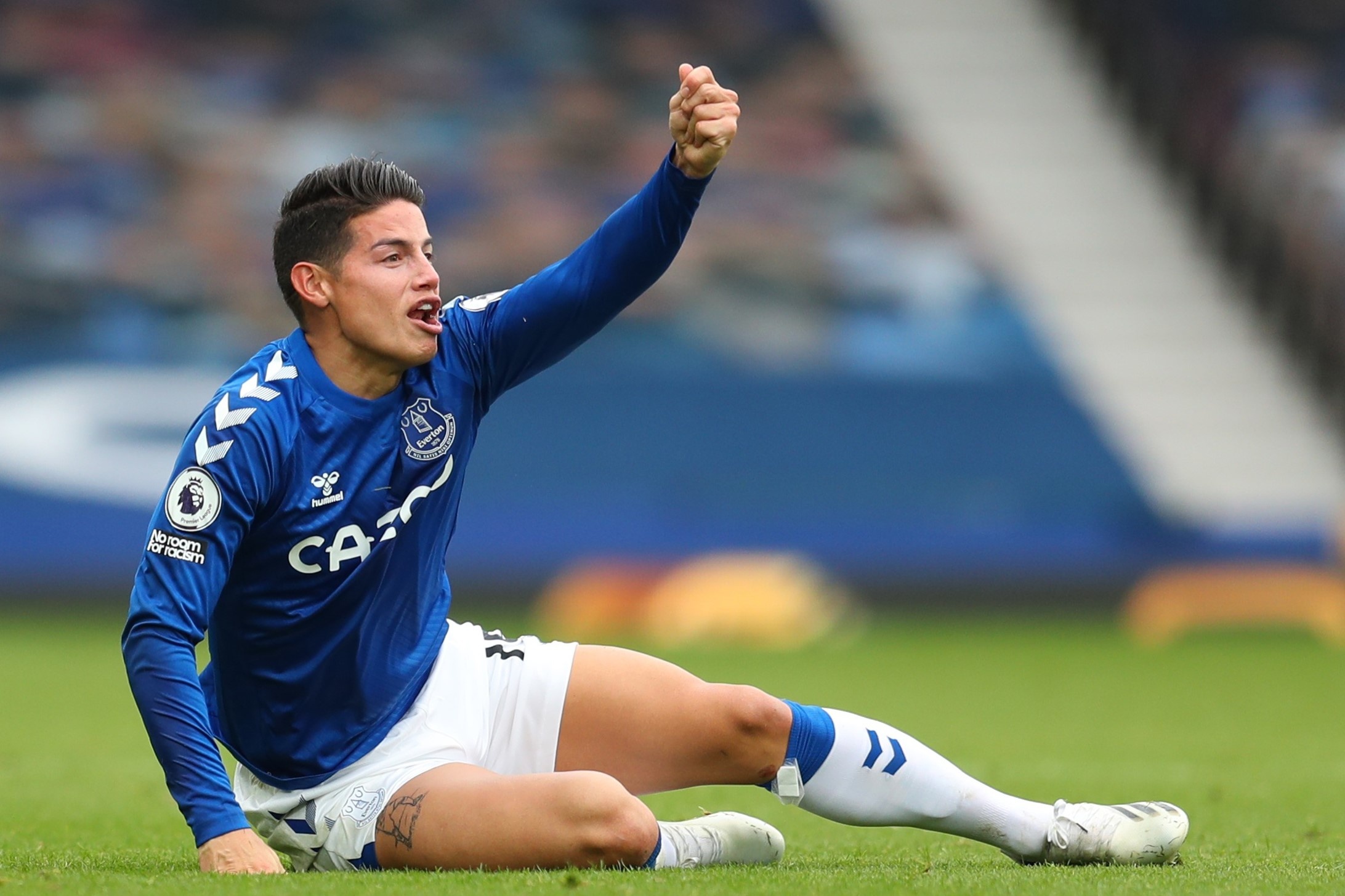 James Rodriguez toa sang anh 7