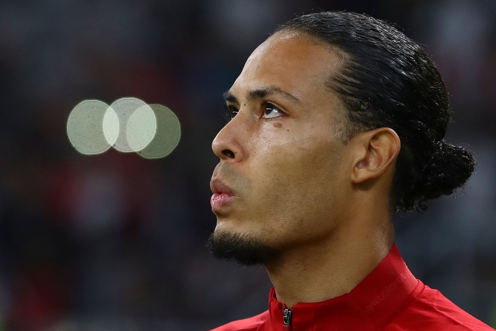 Van Dijk len tieng truoc nguy co nghi het mua hinh anh