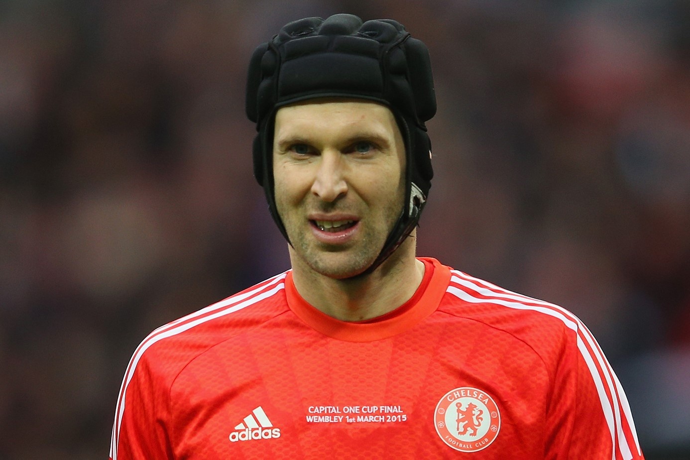Petr Cech tro lai doi hinh Chelsea sau khi giai nghe hinh anh