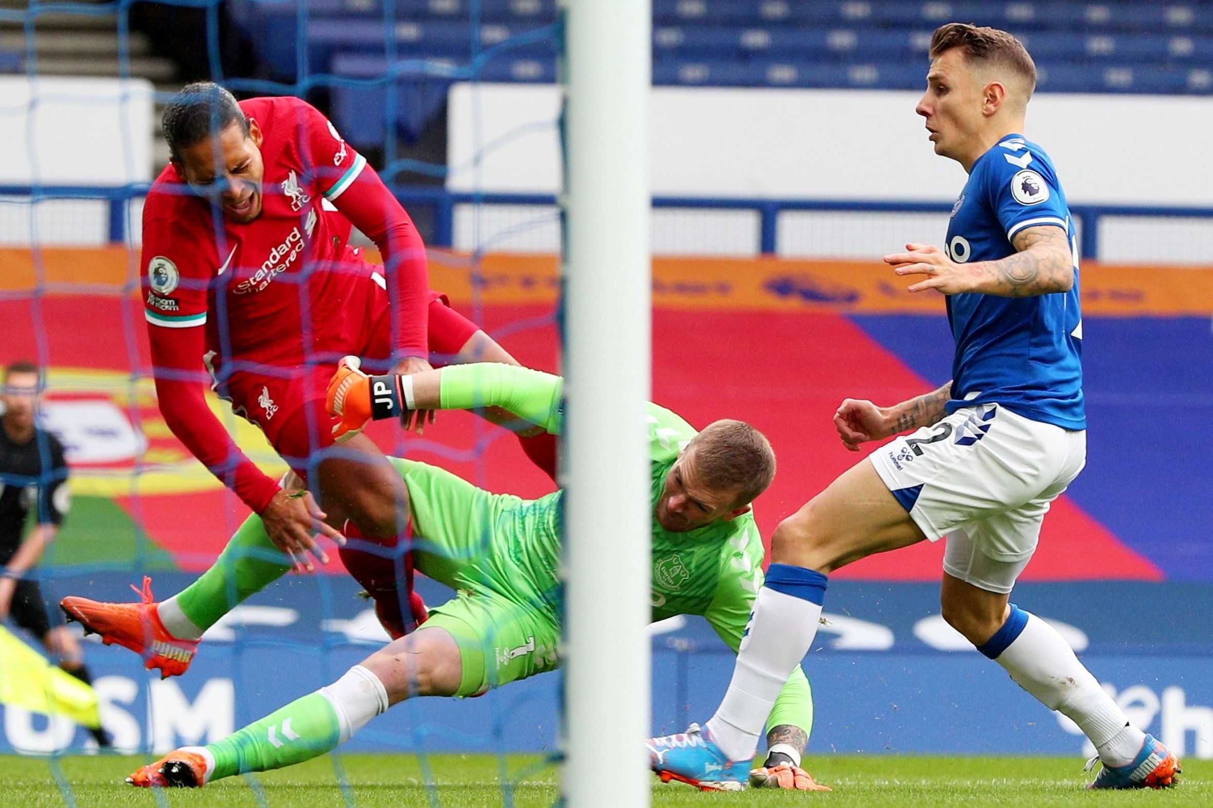 'Pha vao bong cua Pickford voi Van Dijk that ngu ngoc' hinh anh