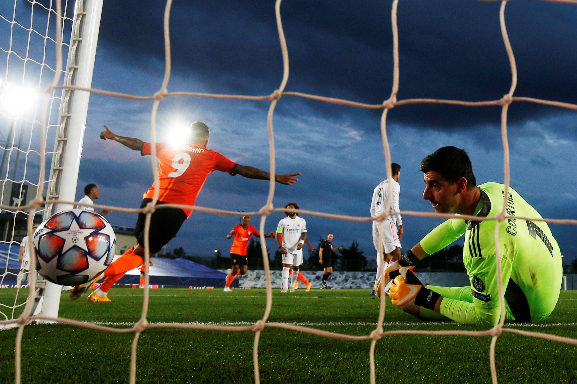 Real Madrid dau voi Shakhtar Donetsk anh 5