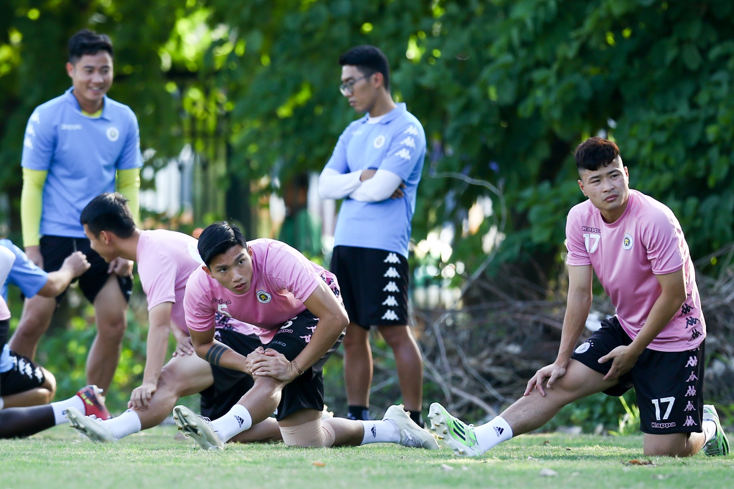 Van Hau chan thuong anh 2