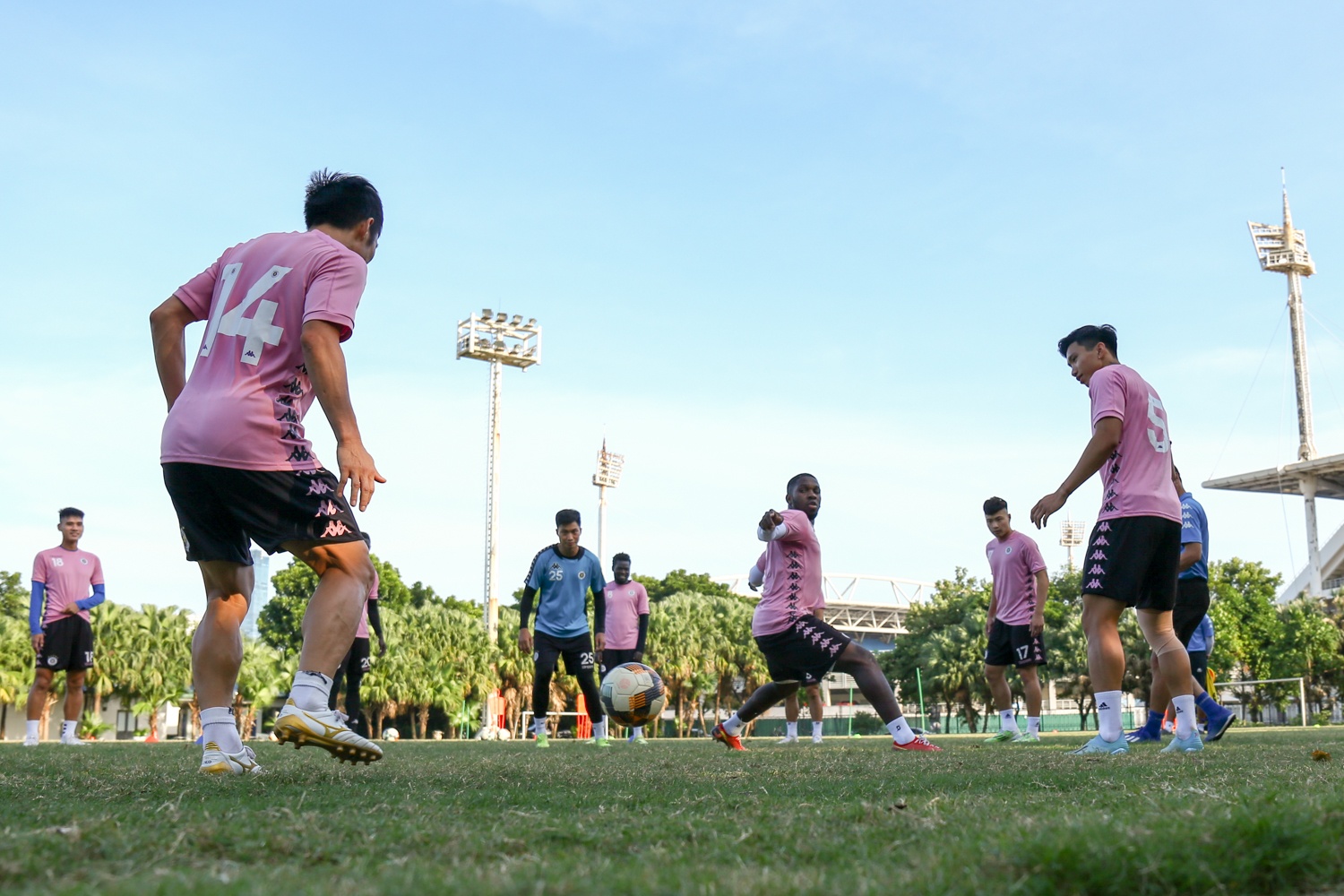 Van Hau chan thuong anh 5