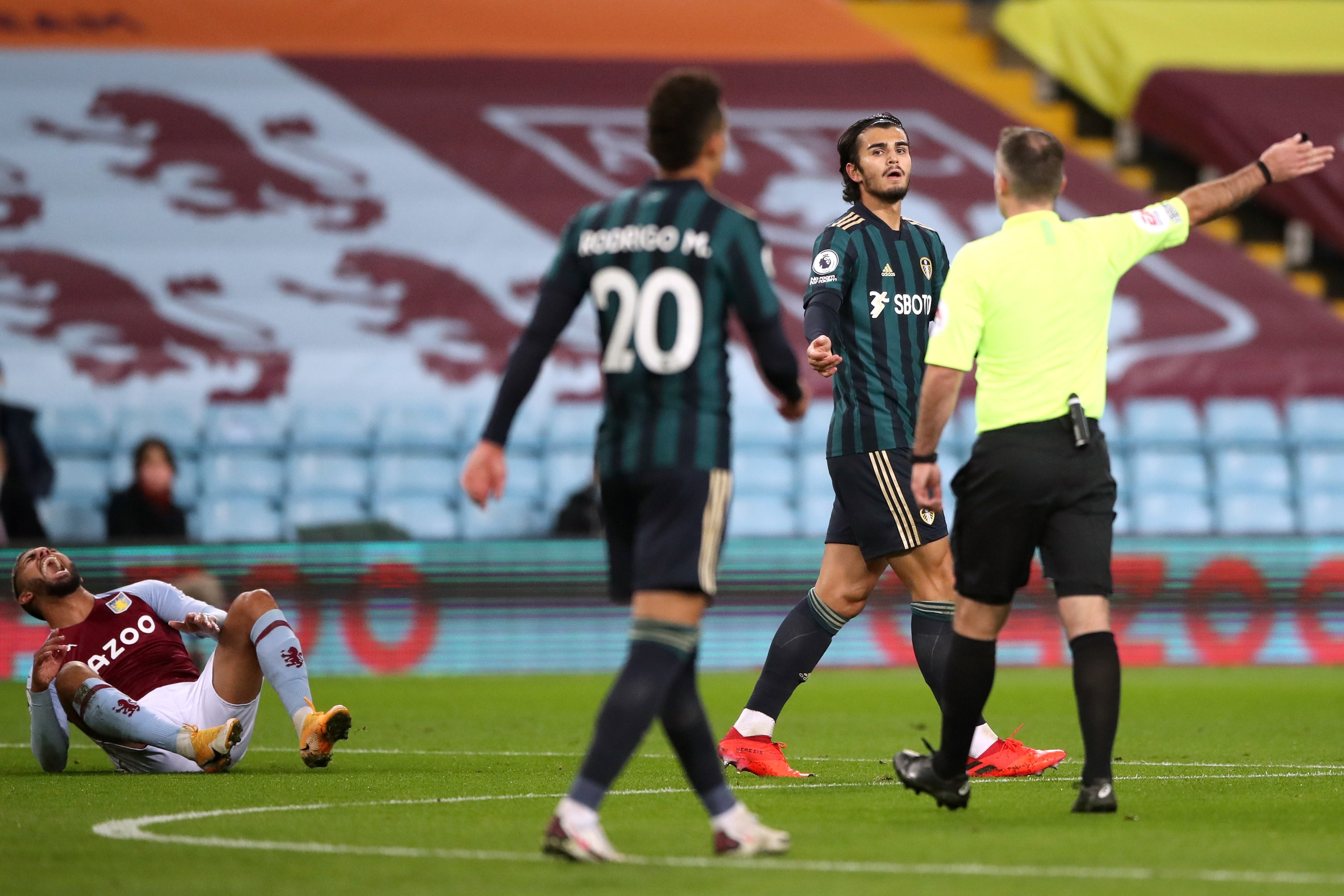 Aston Villa dau voi Leeds United anh 3