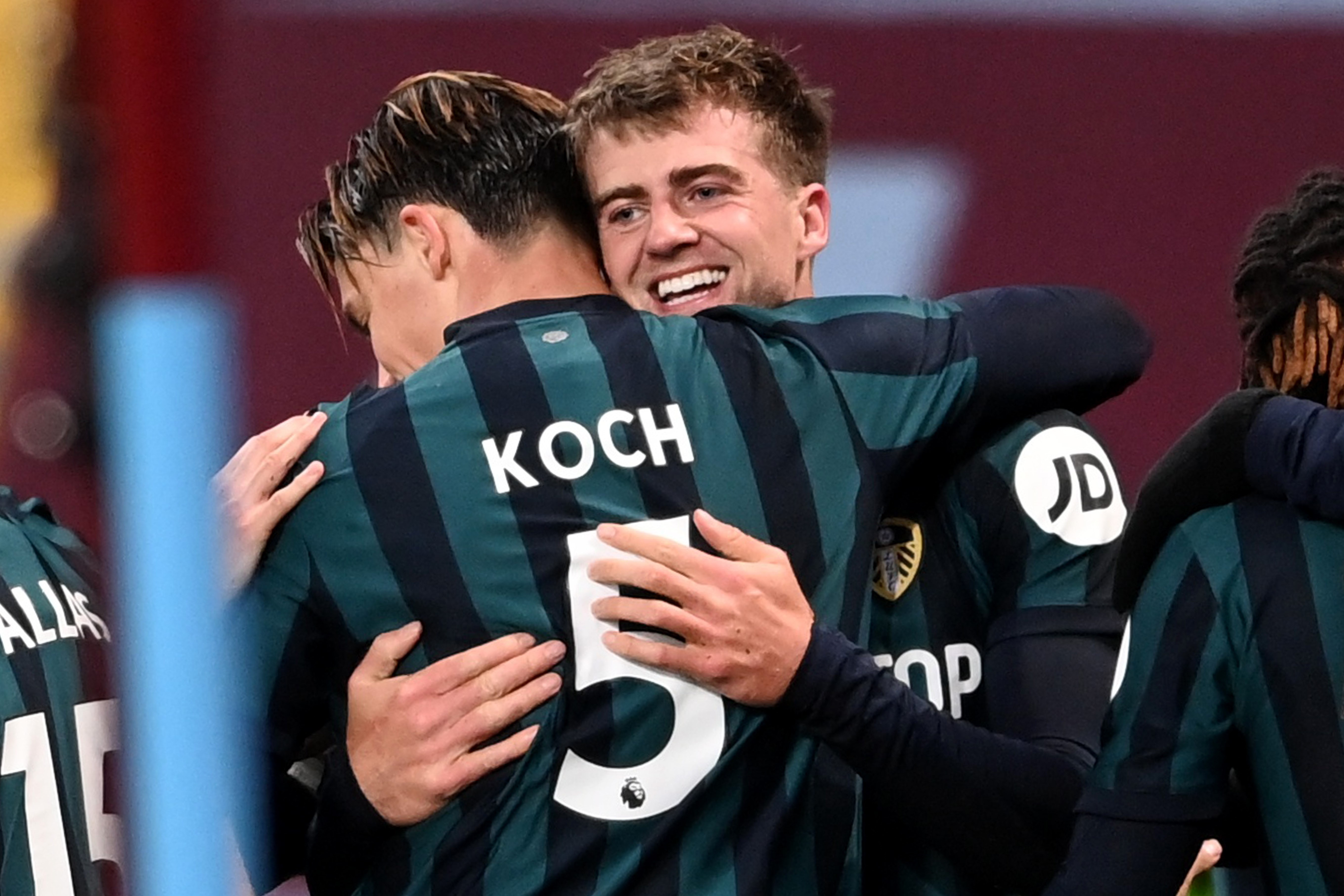 Aston Villa dau voi Leeds United anh 7