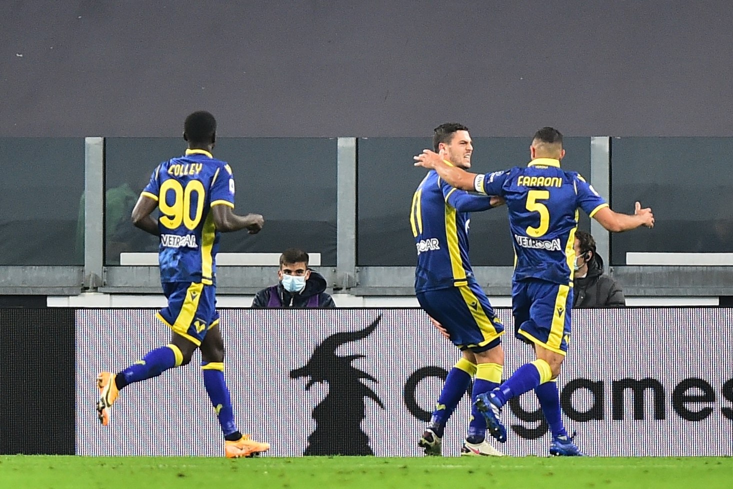 Ronaldo duong tinh Covid-19 anh 5