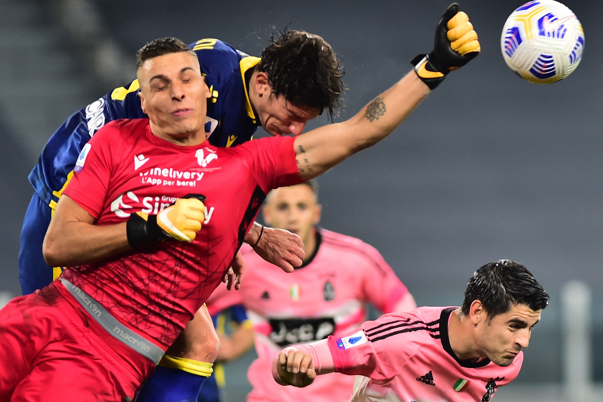 Ronaldo duong tinh Covid-19 anh 7