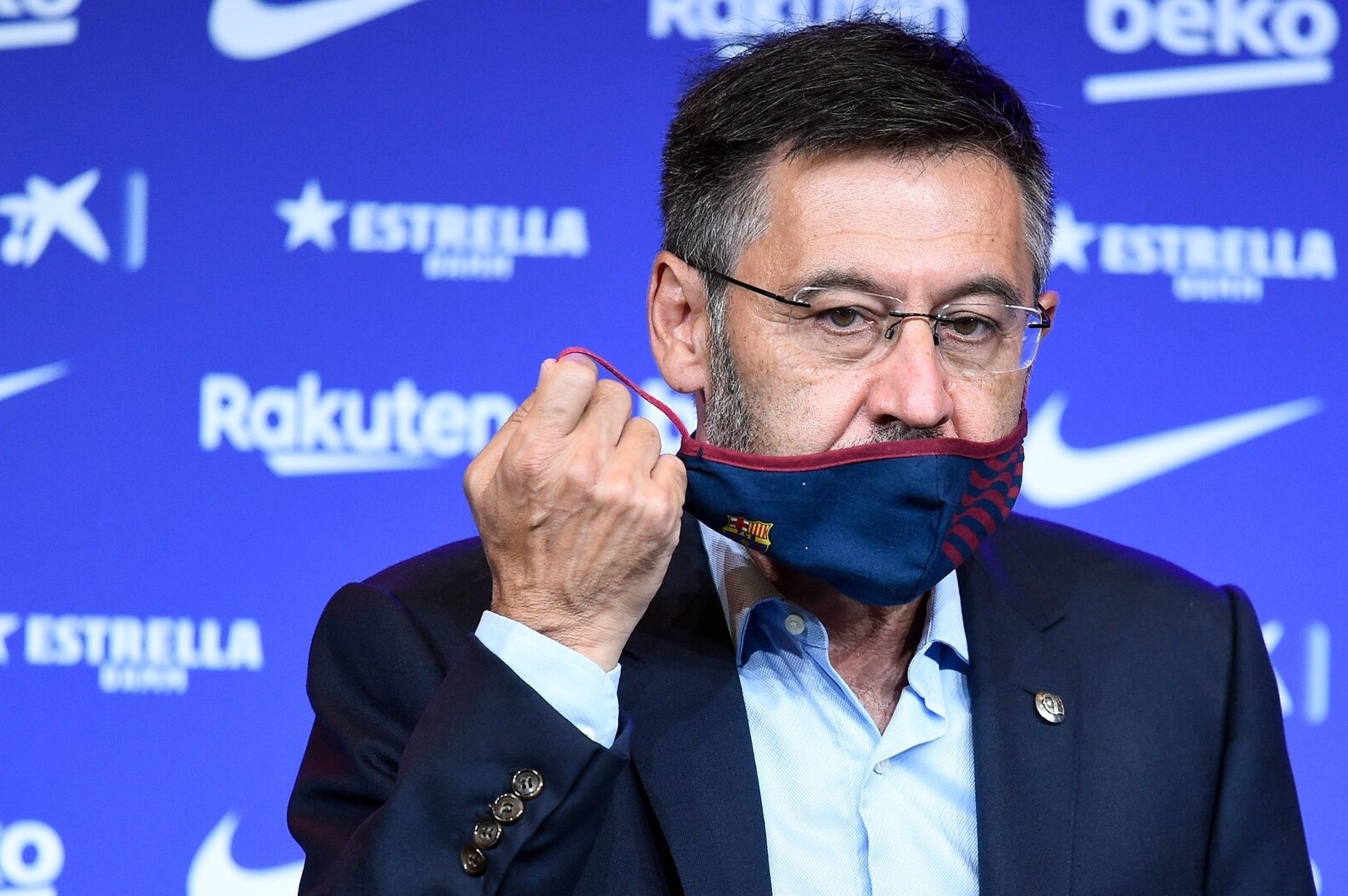 Chu tich Barca tuyen bo tu chuc hinh anh