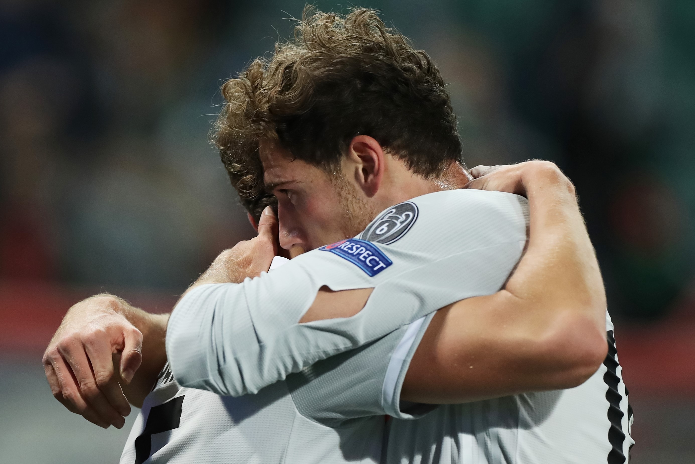 Tien ve Bayern rach ao sau ban thang vao luoi Lokomotiv hinh anh