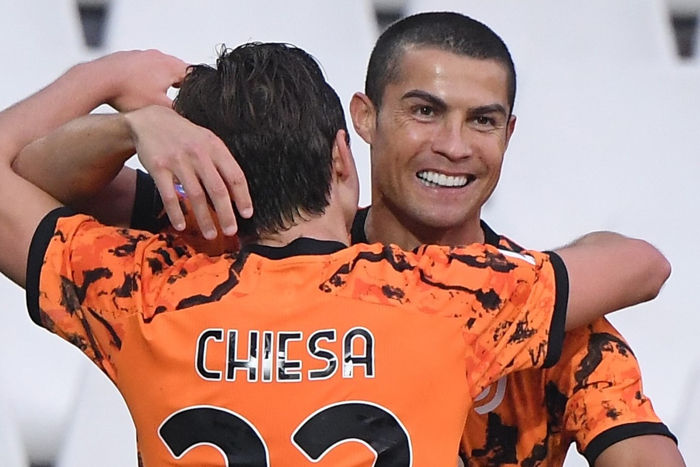 Ronaldo lap cu dup trong ngay tai xuat hinh anh