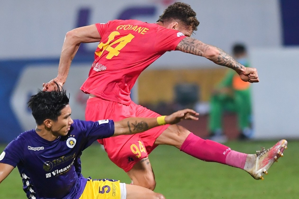 Van Hau bi qua mat trong ban thua cua CLB Ha Noi hinh anh