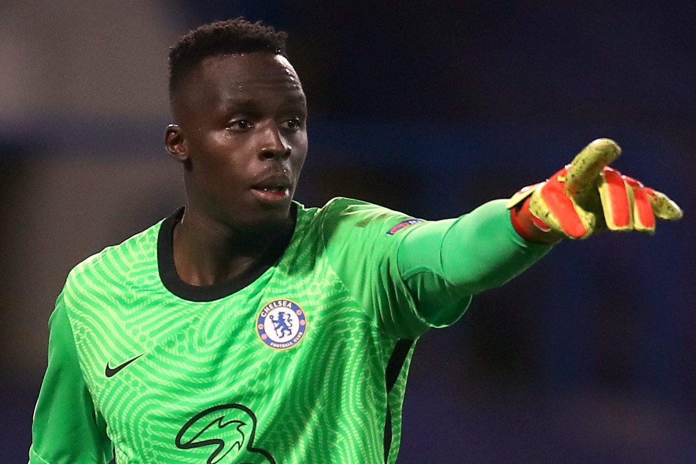 Petr Cech theo doi 40 thu mon truoc khi chon Mendy hinh anh