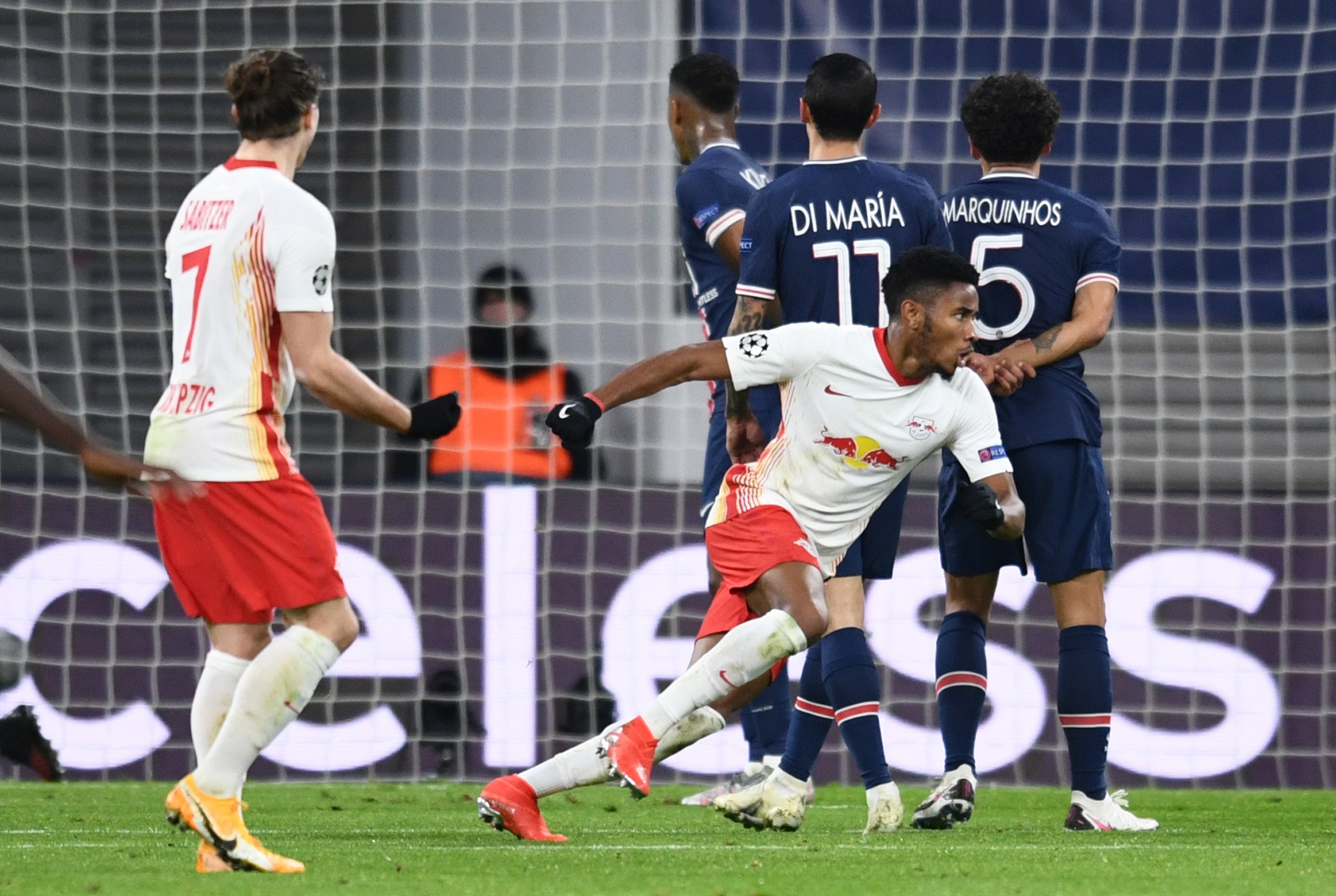 Mbappe chan thuong anh 4