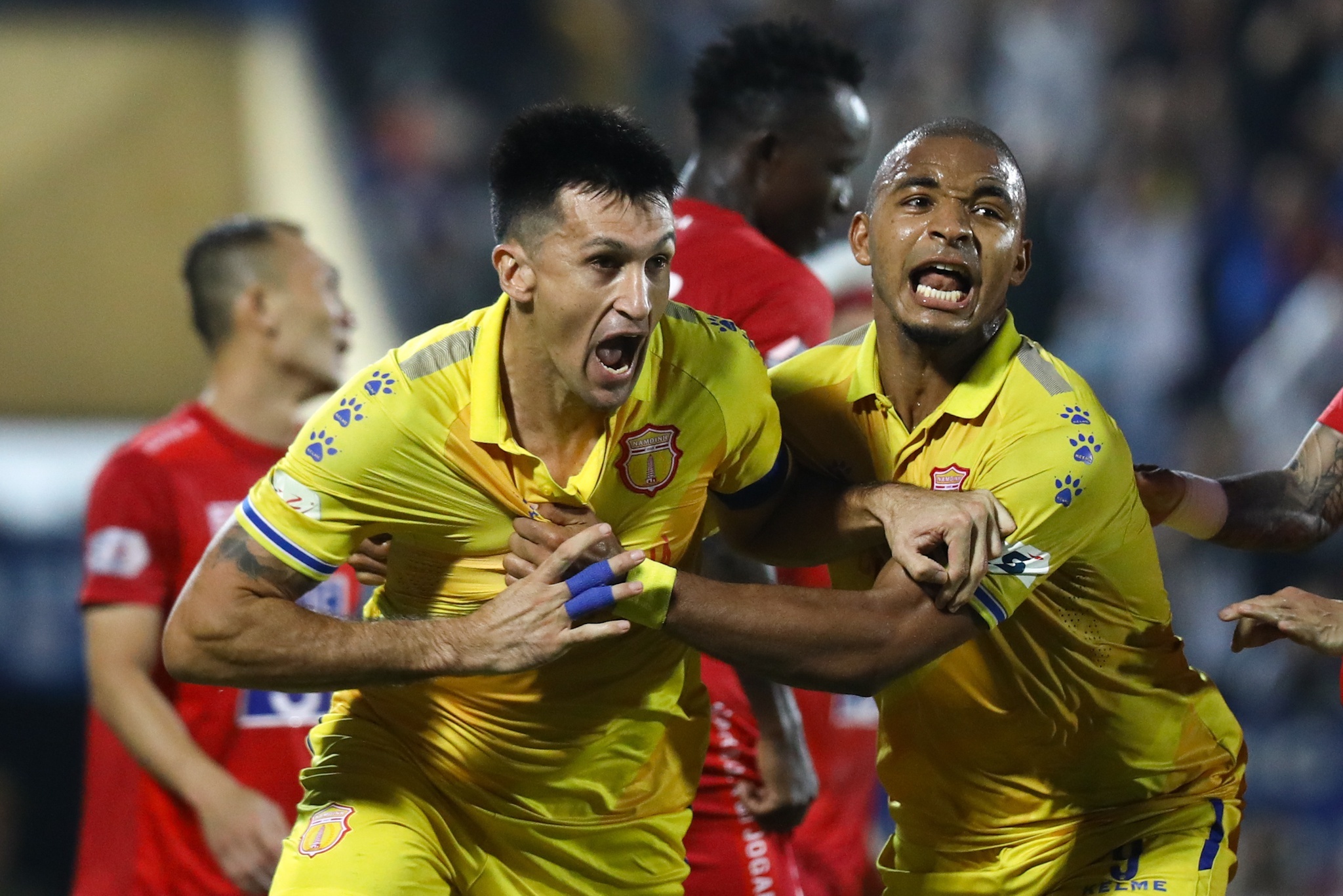 The thuc V.League anh 4