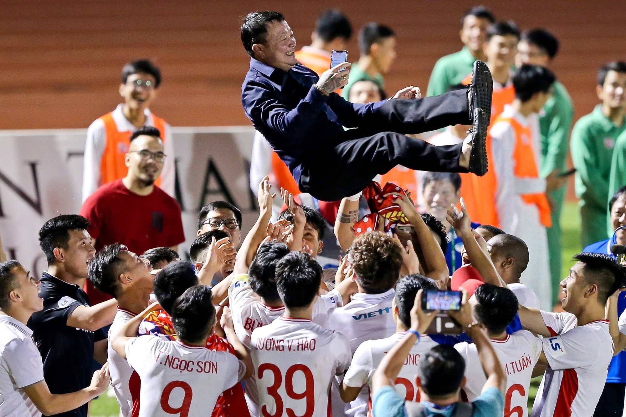 The thuc V.League anh 2