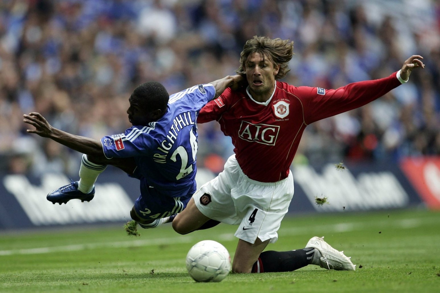 Doi hinh cua Tevez anh 9