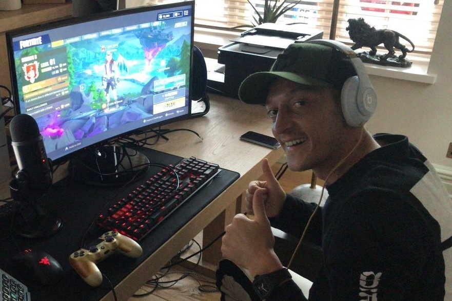 Chung nghien game lam kho cau thu chuyen nghiep hinh anh