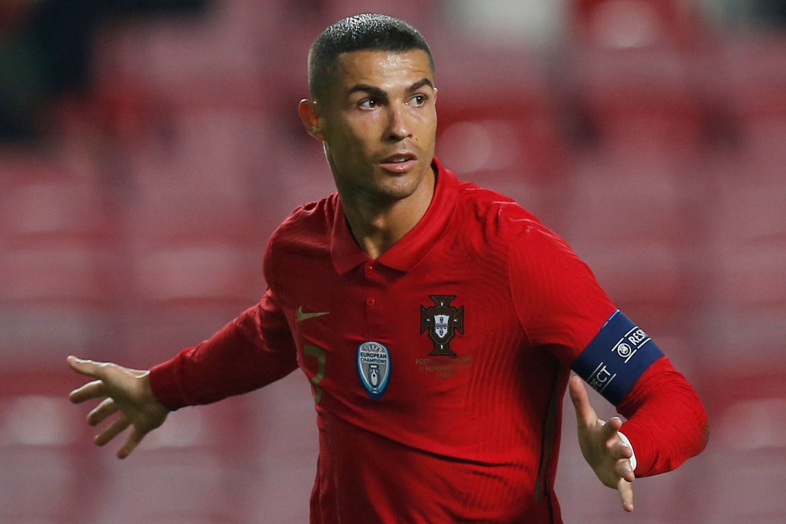 Ronaldo ghi ban trong chien thang 7-0 cua Bo Dao Nha hinh anh