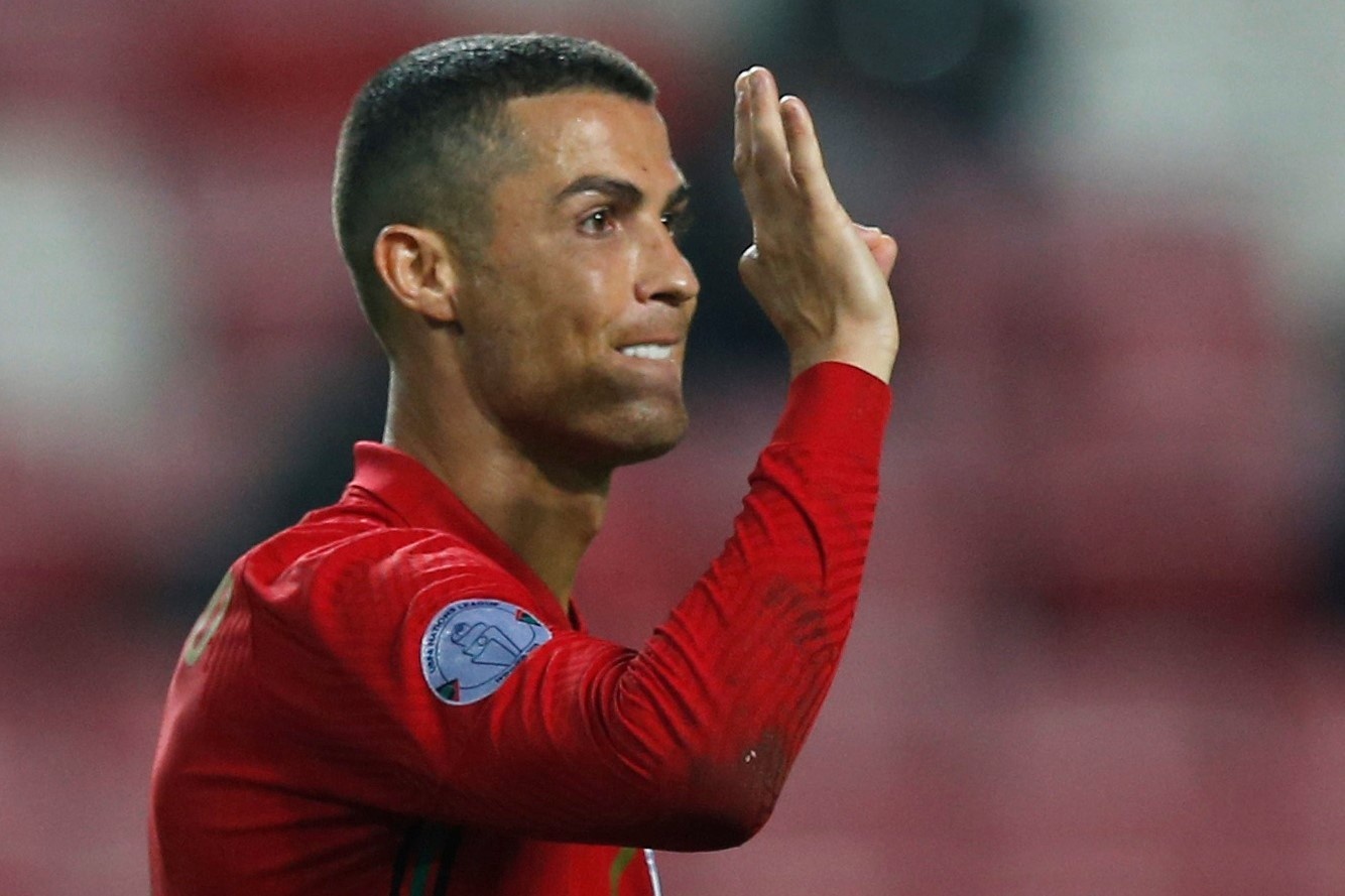 Cuu HLV MU: 'Ronaldo co the choi bong den nam 41 tuoi' hinh anh
