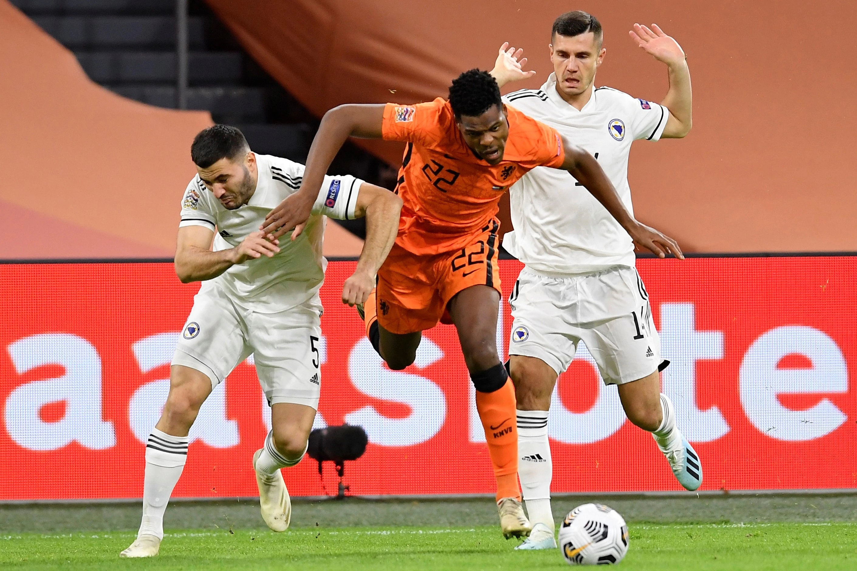 Ha Lan dau voi Bosnia va Herzegovina anh 2