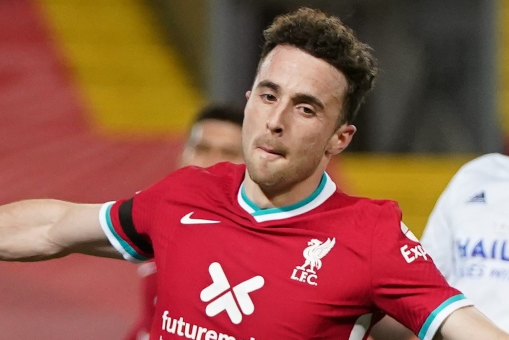 Liverpool ap sat ngoi dau sau tran thang dam Leicester hinh anh