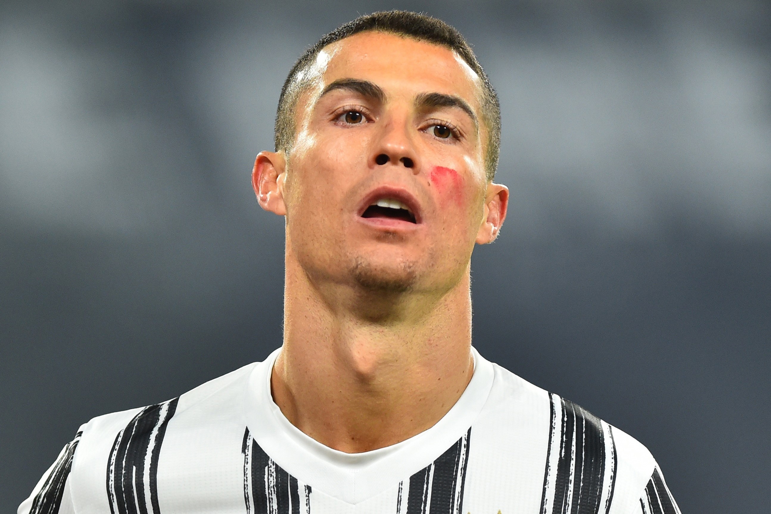 Pirlo muon thu nghiem Ronaldo o doi hinh moi hinh anh