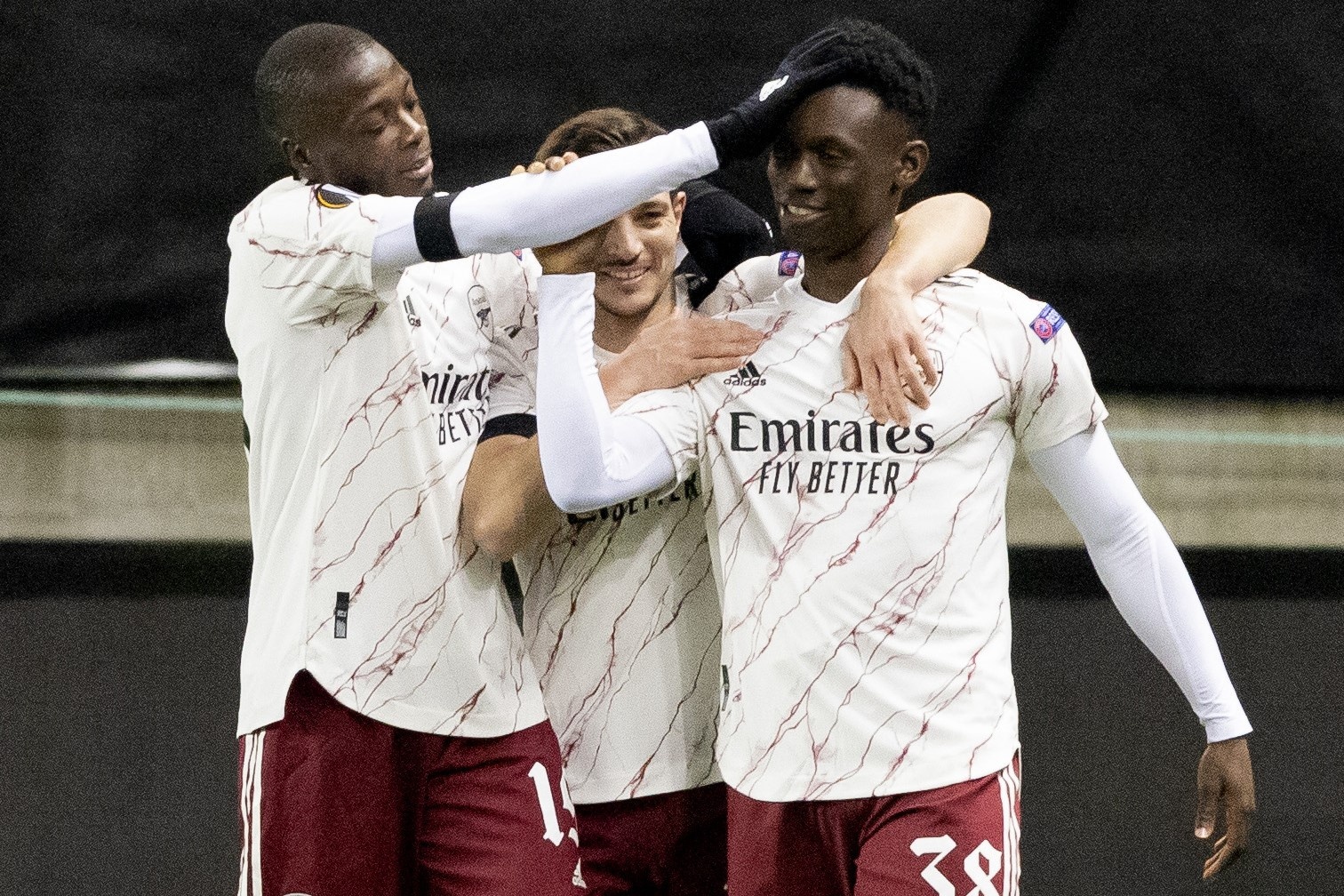 Arsenal qua vong bang Europa League anh 5