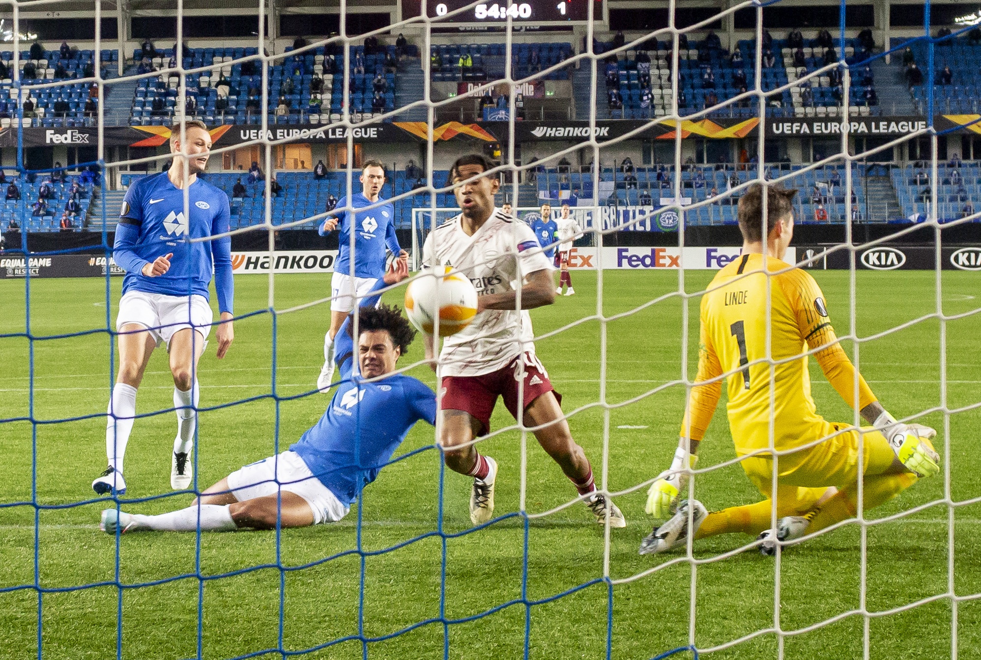 Arsenal qua vong bang Europa League anh 6