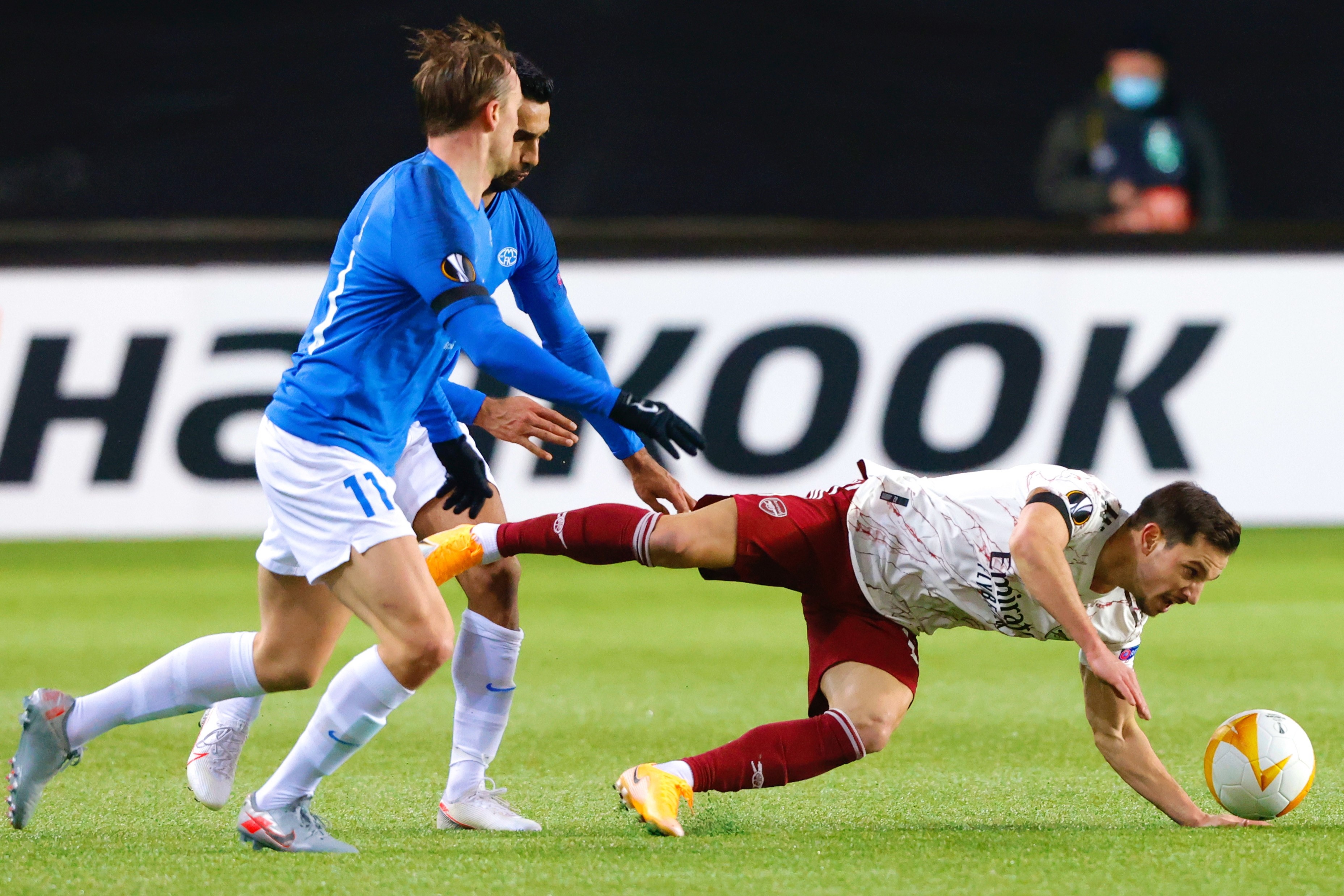 Arsenal qua vong bang Europa League anh 7