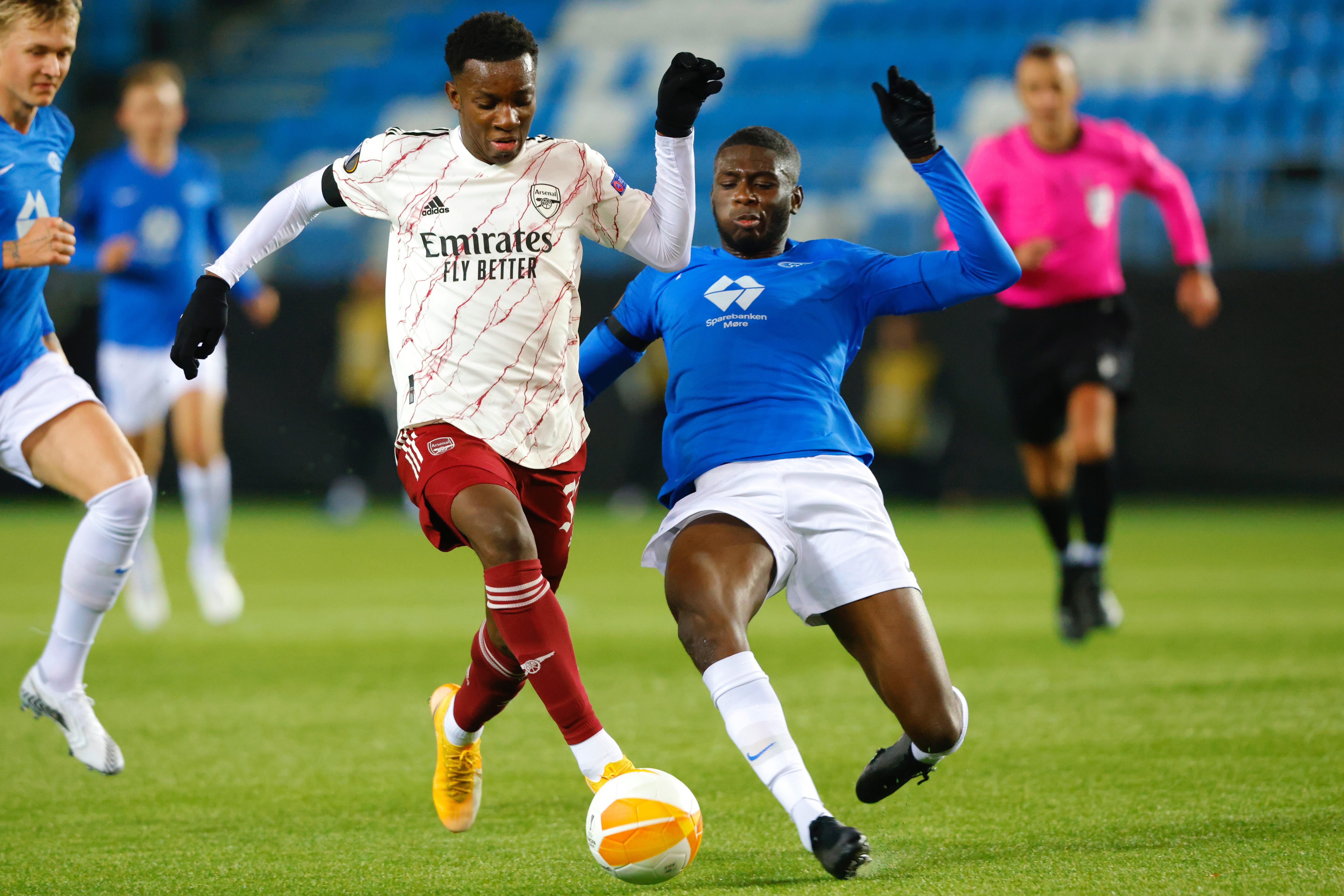 Arsenal qua vong bang Europa League anh 8