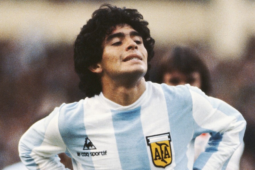 'Maradona la nghe si voi ve dep khong gi sanh bang' hinh anh