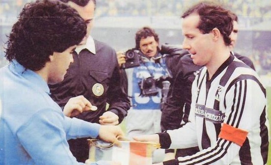 Maradona qua doi anh 2