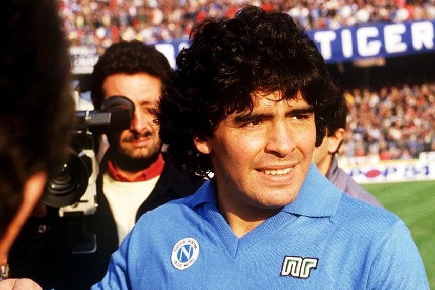 'O Napoli, Maradona se khong ra di trong co doc' hinh anh