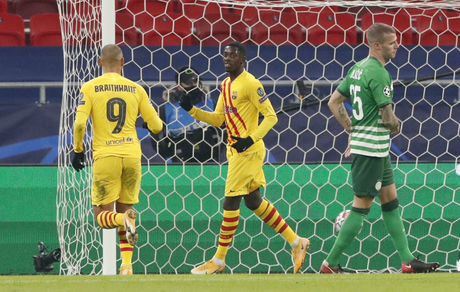 Barca thang 3-0 anh 6