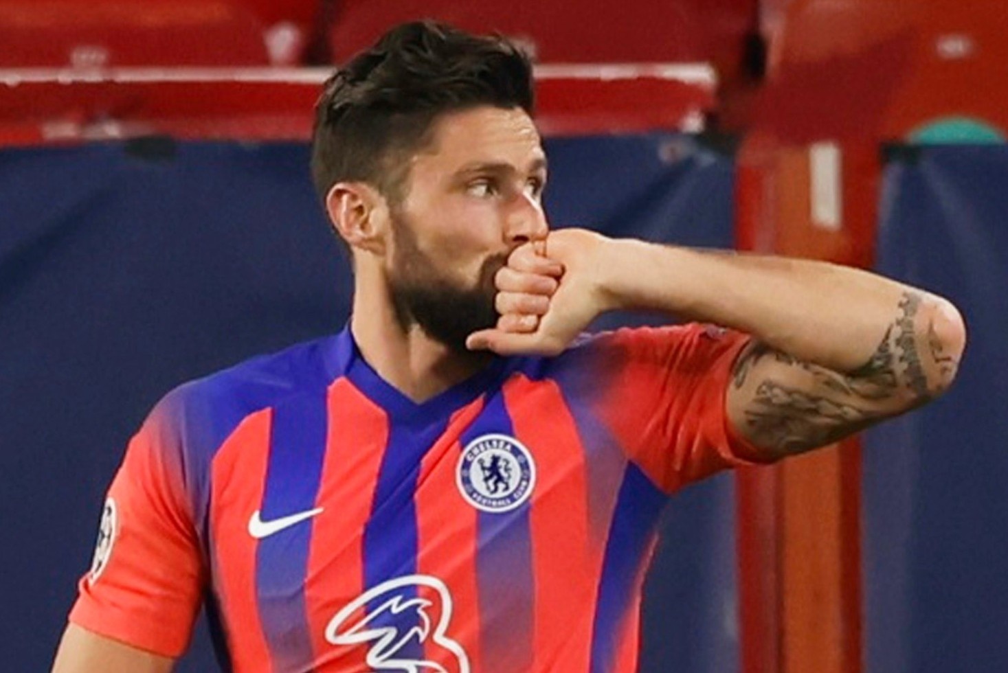 Giroud: 'Hay de toi tan huong dem nay' hinh anh