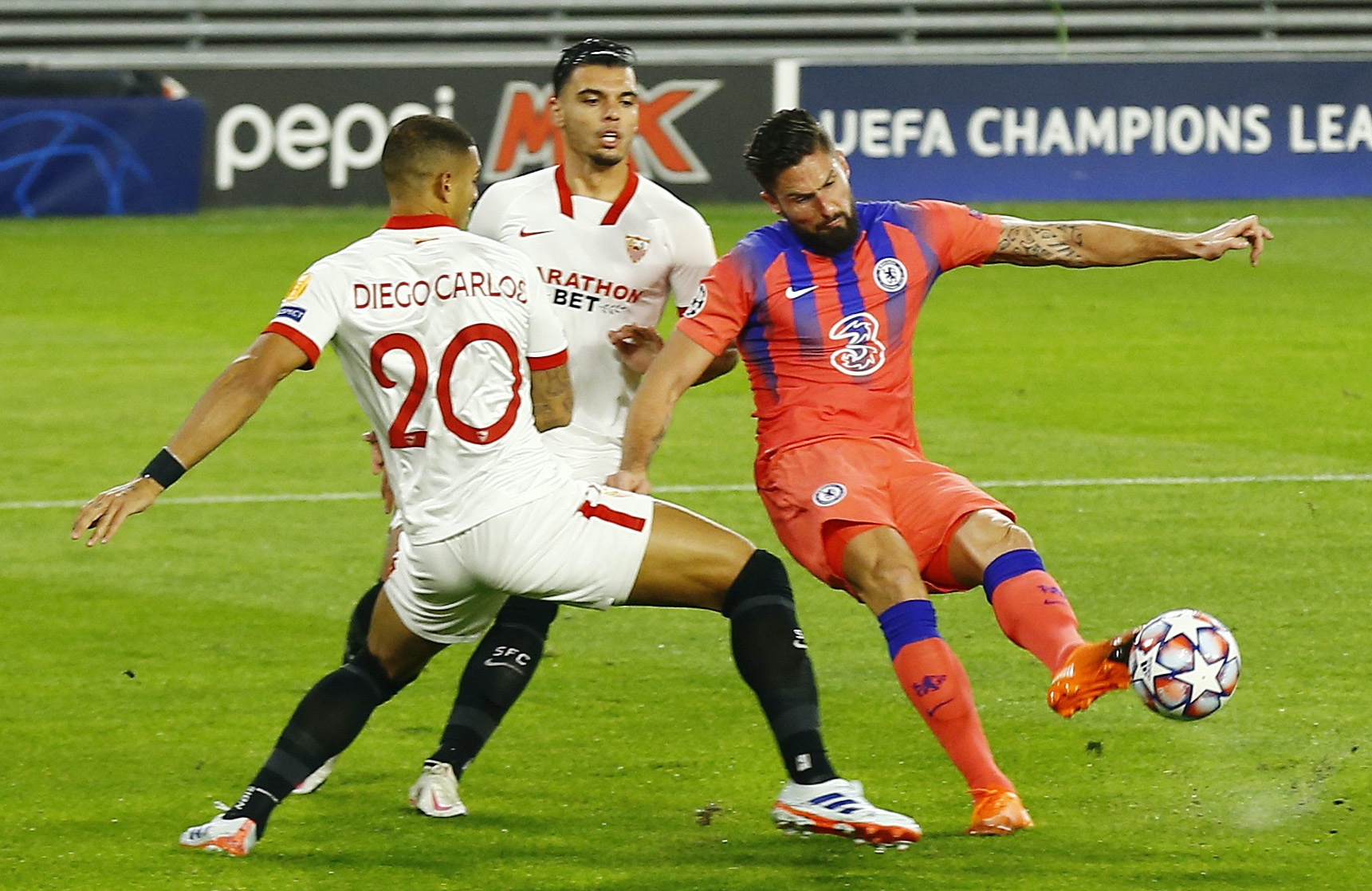 Giroud lap poker anh 3