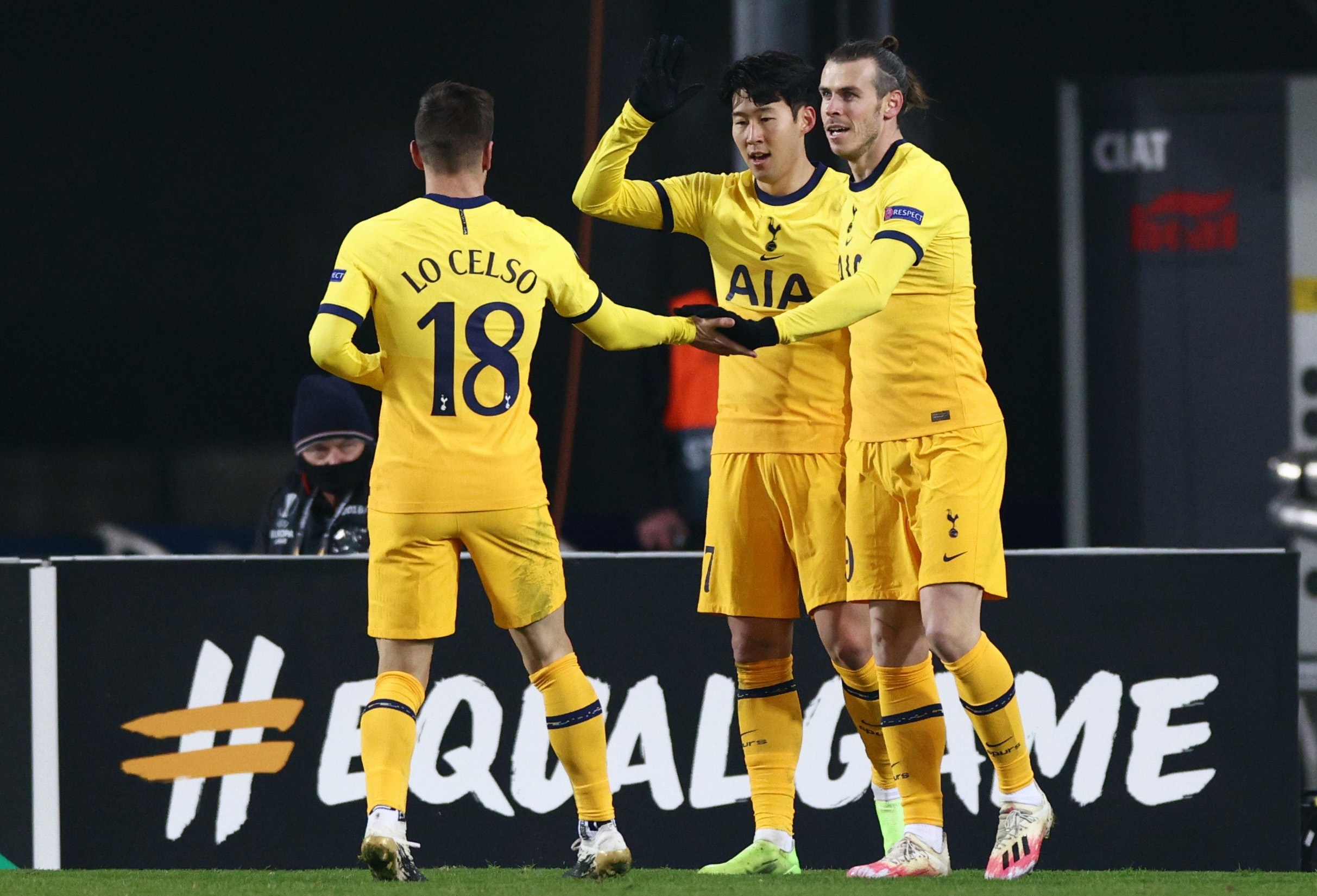 Tottenham vuot qua vong bang anh 7