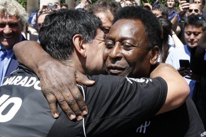 Pele viet tam thu tuong nho Maradona hinh anh